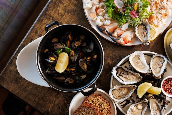 You are currently viewing Best Oyster Experiences in Ireland: Farm Tours, Tastings and Food Festivals